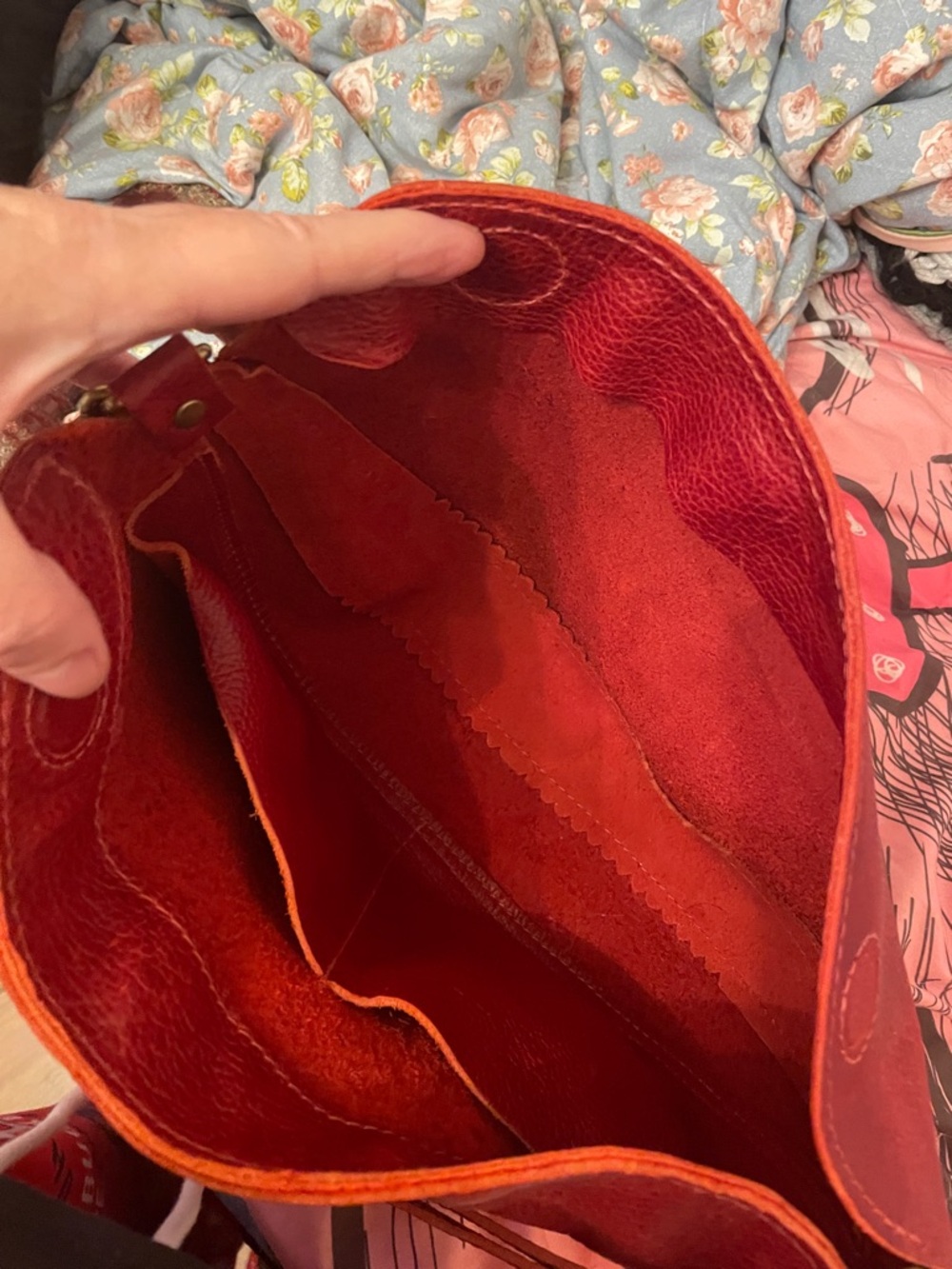 Portland Leather Red Curved Hobo Shoulder Bag - Picture 3 of 3